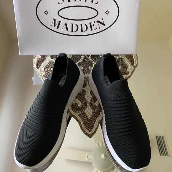 Steve Madden - Picture 1 of 2
